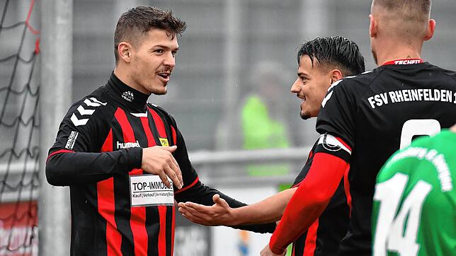 Mann des Tages: Almin Mislimovic (links) war mit zwei Treffern und einer Vorlage der überragende Spieler beim FSV Rheinfelden, der bei ...