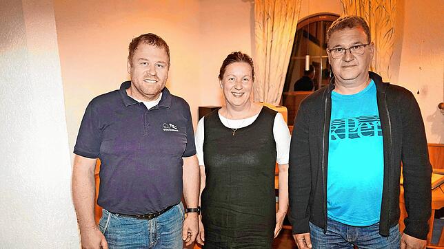 Als Liquidatoren des TTC Vöhrenbach werden nach der einstimmigen Auflösung des TTC (von links) Markus Dotter, Sabine Dotter und Markus ...
