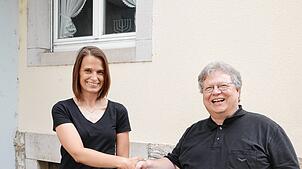 Pfarrer Peter Hasenbrink wird zum November in den Ruhestand verabschiedet. Nadine Kuttler wird die Stelle als Pfarrsekretärin ...