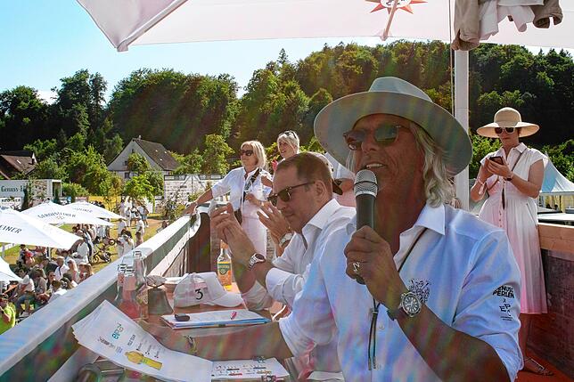 Kommentiert wird das Turnier von „Voice of Polo“, Jan-Erik Franck. Er gilt als der Kommentator schlechthin in der Polo-Szene und ist ...
