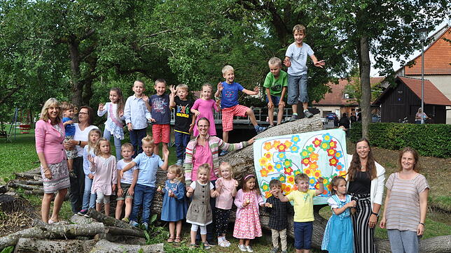 Seit 50 Jahren werden die jüngsten Ahauser von engagierten Kindergärtnerinnen betreut. Andrea Czajka-Rudolf (von links), Martina Michl, ...