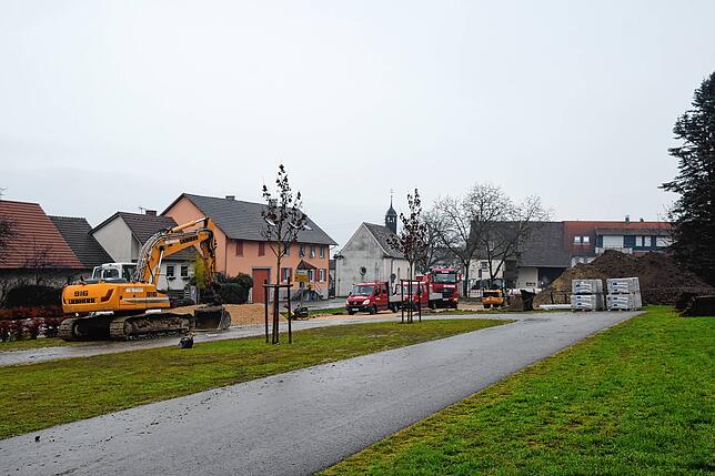 Erste Arbeiten am Weilerkapellen-Parkplatz laufen.