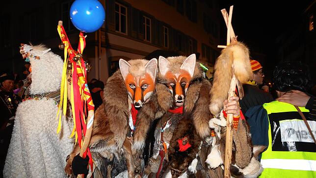 Bild 17: Schmotziger Dunschtig: So bunt ist das närrische Treiben in der Altstadt