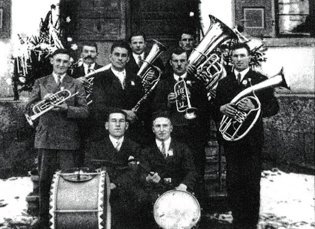Die Raster Musikkapelle 1925: (von links) Hans Matheis, Bernhard Alber, Joseph Hänsler, Bernhard Blum, Josef Häuptle, Josef Schad, ...