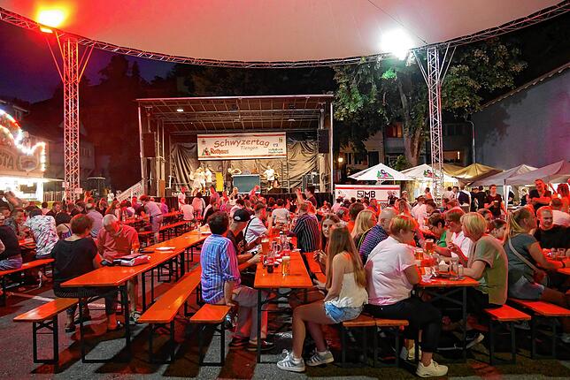 Bild 8: Die schönsten Bilder von der Schwyzertags-Ü30-Party
