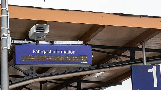 &bdquo;Fällt heute aus&ldquo;: Diese Fahrgastinformation will kein Bahnreisender haben. (Symbolbild)