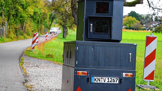 In der Kämpfenstraße zwischen Markelfingen und Radolfzell kam das mobile Blitzgerät der Stadt jüngst zum Einsatz. Die Stadt möchte damit ...