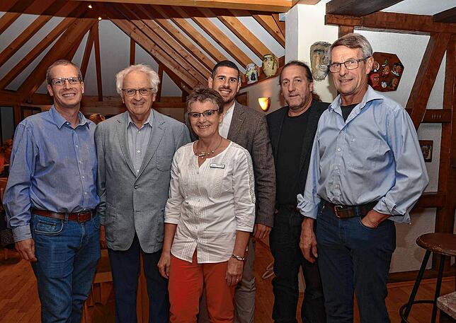 Manuel Kienast, Ernst Arnegger, Monika Gehweiler, Jochen Schäfer, Dietmar Kathan und Bernhard Strasser (von links) haben im Markdorfer ...