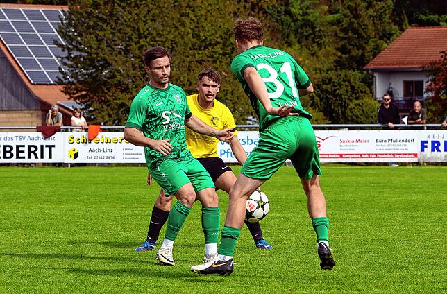 Bild 35: TSV Aach-Linz besiegt im Spitzenspiel den FC Öhningen-Gaienhofen mit 2:1. Die besten Bilder!