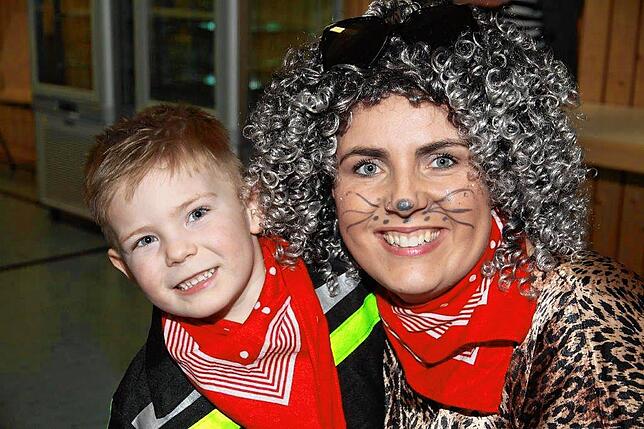Bild 7: Fasnacht in Mühlingen: Umzug, Narrenkutsche und Spaß für Kinder bei der Sunnelöscherzunft!