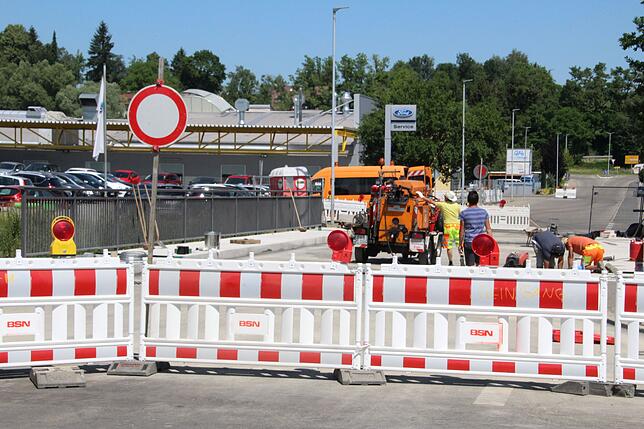 Ab Montag soll die wegen Brückensanierung gesperrte Industriestraße wieder für den Verkehr freigegeben werden.