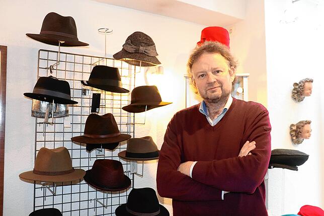 Ulrich Köberle, Betreiber der Überlinger Hut-Galerie: „Für einen einzelnen ist der Aufwand bei einem Online-Shop einfach zu groß. ...