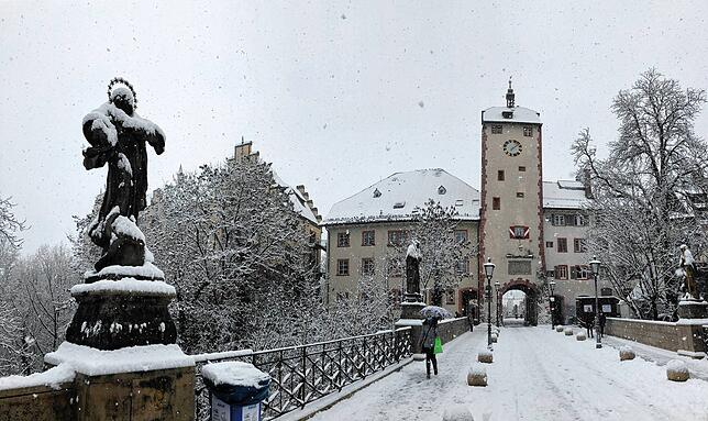 Schneefall in der Waldshuter Kaiserstraße am 12. Januar 2021.