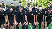 Die „Neuen“ im Team der Villinger U 21 mit ihrem Cheftrainer (hinten von links): Daniel Miletic, Nicolas Schreiner, Patrick Rominger, ...