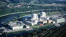 Das Schweizer Atomkraftwerk Beznau auf der künstlichen Insel der Aare, einem Rhein-Nebenfluss, besteht aus zwei Reaktorblöcken, die 1969 ...