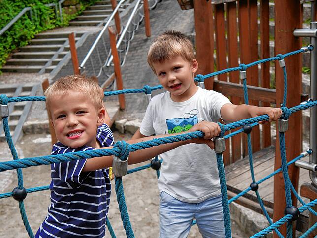 Sie sind echte Spielplatzexperten (von links): Paul und Luca.