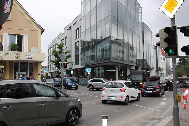 Von der "Millionenschlucht" kommend müssen am Montag viele Autofahrer kehrtmachen. Weil es geradeaus nicht weitergeht und auf der ...