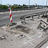Gegen diese Schutzplanke fuhr der Mann am Dienstagmorgen mit seinem Transporter.