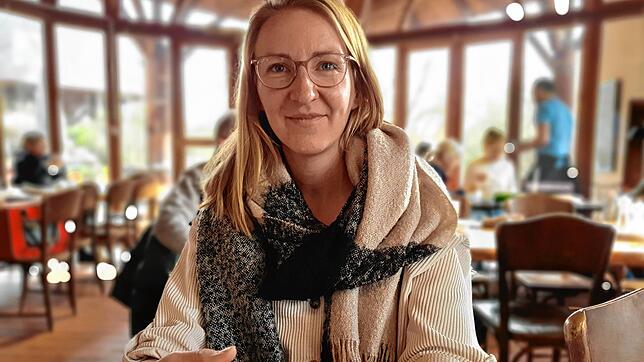 Monja Rinderle ist die Großnichte von Monika Rinderle. Das von den Nazis an ihrer Großtante verübte Verbrechen wurde bislang tabuisiert. ...