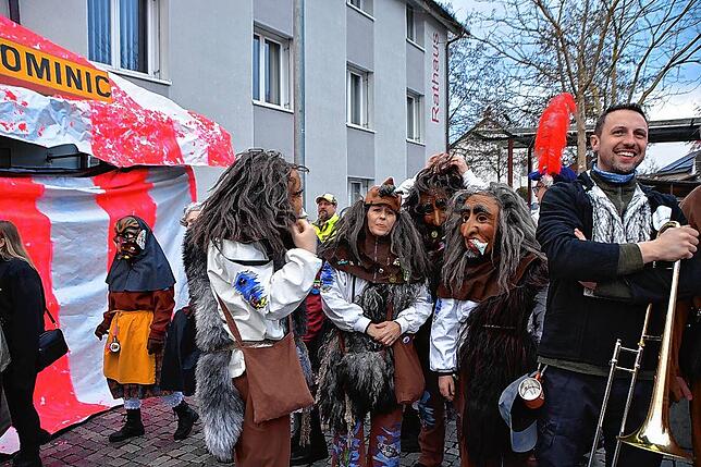 Bild 17: Fasnacht 2025 in Oberuhldingen: So spektakulär war der Rathaussturm – Alle Bilder hier!