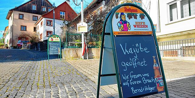 In der Fischerstraße ist wieder ein Lokal: Die Kajüte hat seit Anfang Februar geöffnet. Der Eingang liegt etwas versteckt im Hof und ...