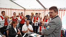Gut besetzt ist das Festzelt der Rohrbacher Feuerwehr am Pfingstsonntag beim Florianshock, als der Musikverein Frohsinn für die ...