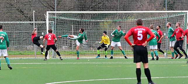 Bild 12: FC Zell besiegt den FC Hochrhein deutlich mit 4:1 &ndash; und wir haben Bilder!