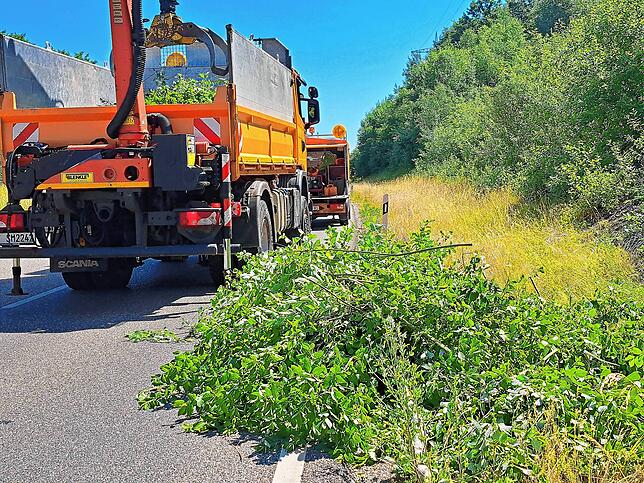 Bild 4: Die A98 ist wieder voll gesperrt &ndash; Geht das nicht anders?