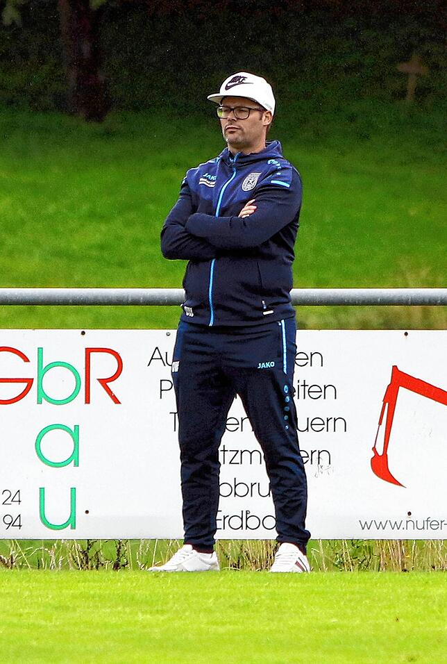 Coach Oliver Wittich und der TuS Immenstaad haben sich in der Bezirksliga stark etabliert.