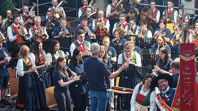 Zum Schluss der Serenade am Freitagabend spielten die Musikkapelle St. Jakob am Arlberg zusammen mit dem Musikverein Öflingen.