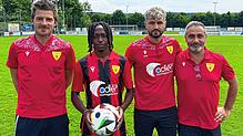 Neuzugang: Über den Wechsel von Jerome Chikwaira (Zweiter von links) vom SR Delémont zum FSV Rheinfelden freuen (von links) der ...
