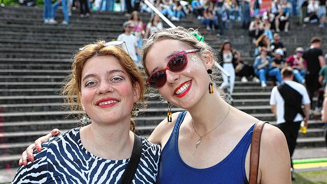 Diese beiden Besucherinnern können sich auch nächstes Jahr auf ein Campus-Festival im Bodenseestadion freuen &ndash; aber die Treppen im ...