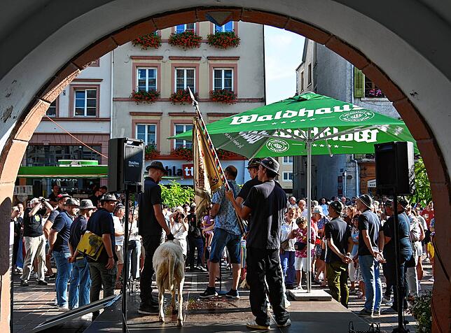 Bild 2: Die schönsten Bilder der Bocktaufe der 556. Waldshuter Chilbi – Teil 2