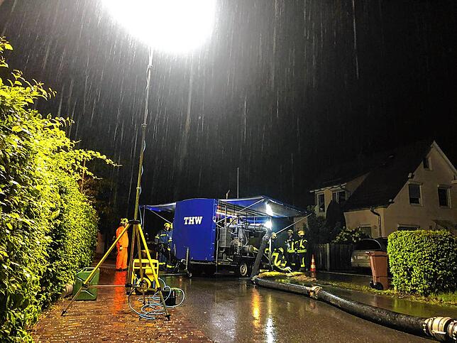 Feuerwehr Bodman-Ludwigshafen und das THW Radolfzell waren in der Nacht auf den 4. August in Ludwigshafen im Einsatz, weil ein Kanal ...