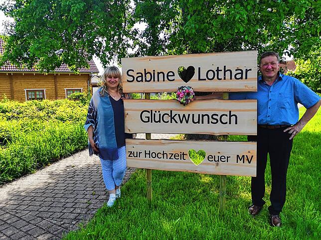 Sabine Geiger und Lothar Burkhard-Wehrle aus Grießen erlebten viele Überraschungen an ihrem Hochzeitstag.
