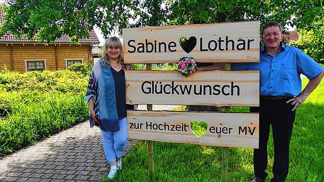 Sabine Geiger und Lothar Burkhard-Wehrle aus Grießen erlebten viele Überraschungen an ihrem Hochzeitstag.