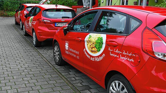 Essen auf Rädern ist im Corona-Jahr deutlich häufiger bestellt worden.