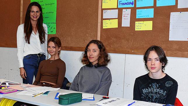 Kira Shneider, Assija Amama und Maksim Kuzmenko aus der Ukraine besuchen eine Internationale Klasse der Geschwister-Scholl-Schule. ...