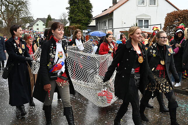 Bild 14: Die schönsten Bilder vom Fasnachtsumzug in Schwerzen: So feiern die Narren trotz Nieselregen