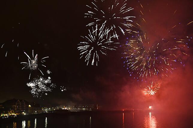 Das Feuerwerk der Bodensee-Schiffsbetriebe war in Langenargen zu sehen. "Zusammen mit dem alljährlichen Feuerwerk wurde es dann auch ein ...