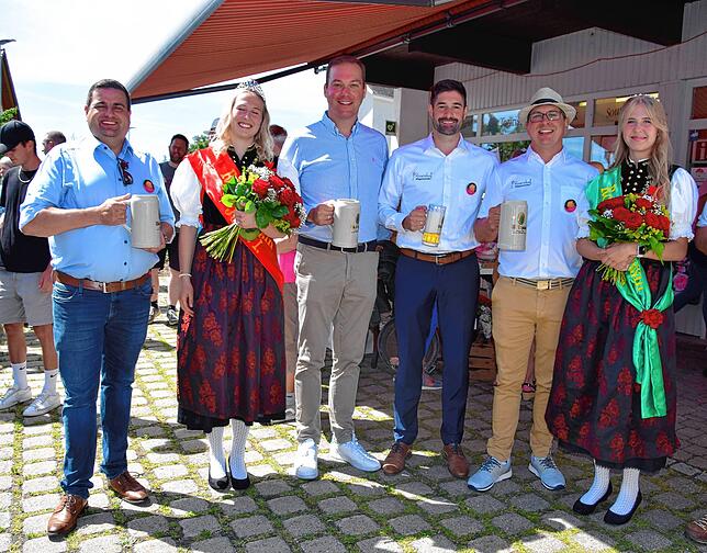 Gelungener Auftakt: Bürgermeister Jan Albicker, Judith Presch, Bundestagsabgeordneter Felix Schreiner, der Vorsitzende des ...