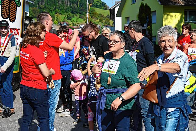 Bild 5: Die schönsten Momente des Hand-in-Hand-Laufs in Gurtweil