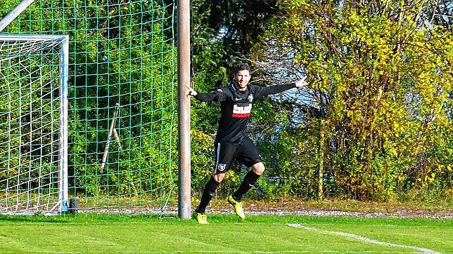 Matchwinner: Manuel Berger traf mit einer leicht verrutschten Flanke zum glücklichen 1:0-Sieg des SV Buch in Schachen gegen den FC Zell.