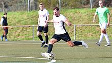 Feines Füßchen: Fabian Schmidt – hier ein Archivfoto – sorgte mit einem Freistoß aus der Distanz für den Anschlusstreffer. Dis SG FC ...