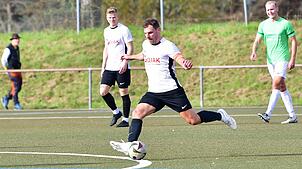 Feines Füßchen: Fabian Schmidt – hier ein Archivfoto – sorgte mit einem Freistoß aus der Distanz für den Anschlusstreffer. Dis SG FC ...