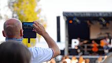 Bei der ersten Auflage von &bdquo;Kultur am Ufer&ldquo; standen im Sommer 2020 unter anderem Peter Pux und Band auf der Open-Air-Bühne ...
