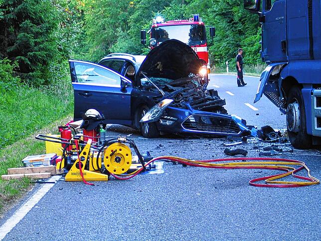 Der Autofahrer verstarb noch am Unfallort.