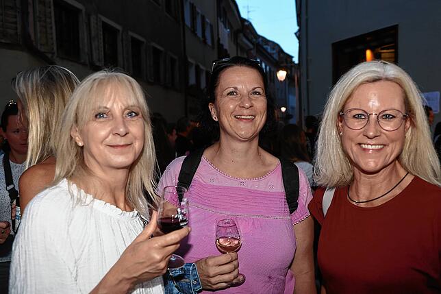 Bild 14: Konstanz: Die Niederburg lädt zum Gassenfreitag und die Besucher tanzen an
