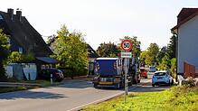 Ziemlich genau ab der unmittelbaren Bebauung ist auf der Bundesstraße 33 im Bereich Mönchweiler seit Neuestem auf 400 Metern das Tempo ...