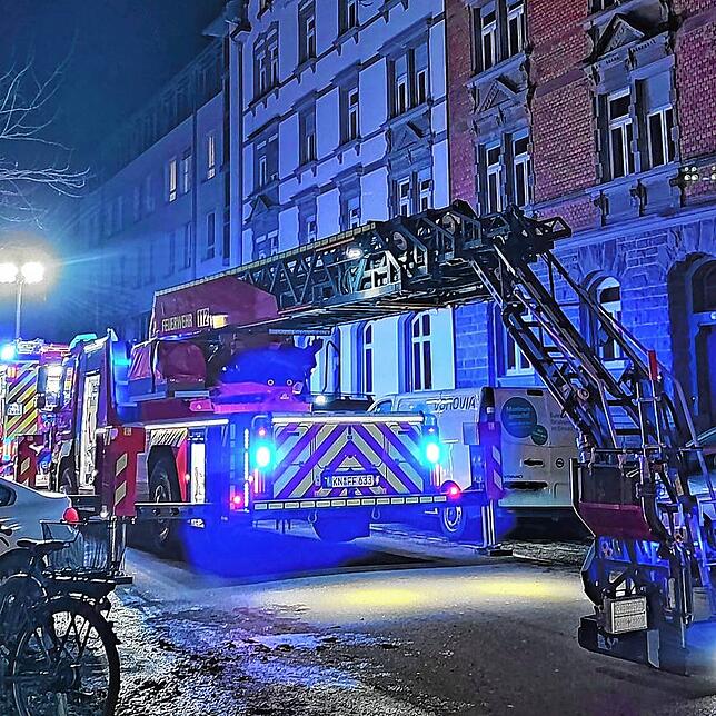 Auch die Drehleiter kam zum Einsatz.